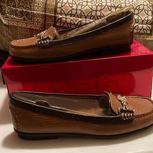 Women’s, dark tan leather, excellent used condition, 8.5M